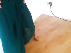Bhabhi Shaking Her Ass In Sari - Movies. video2porn2